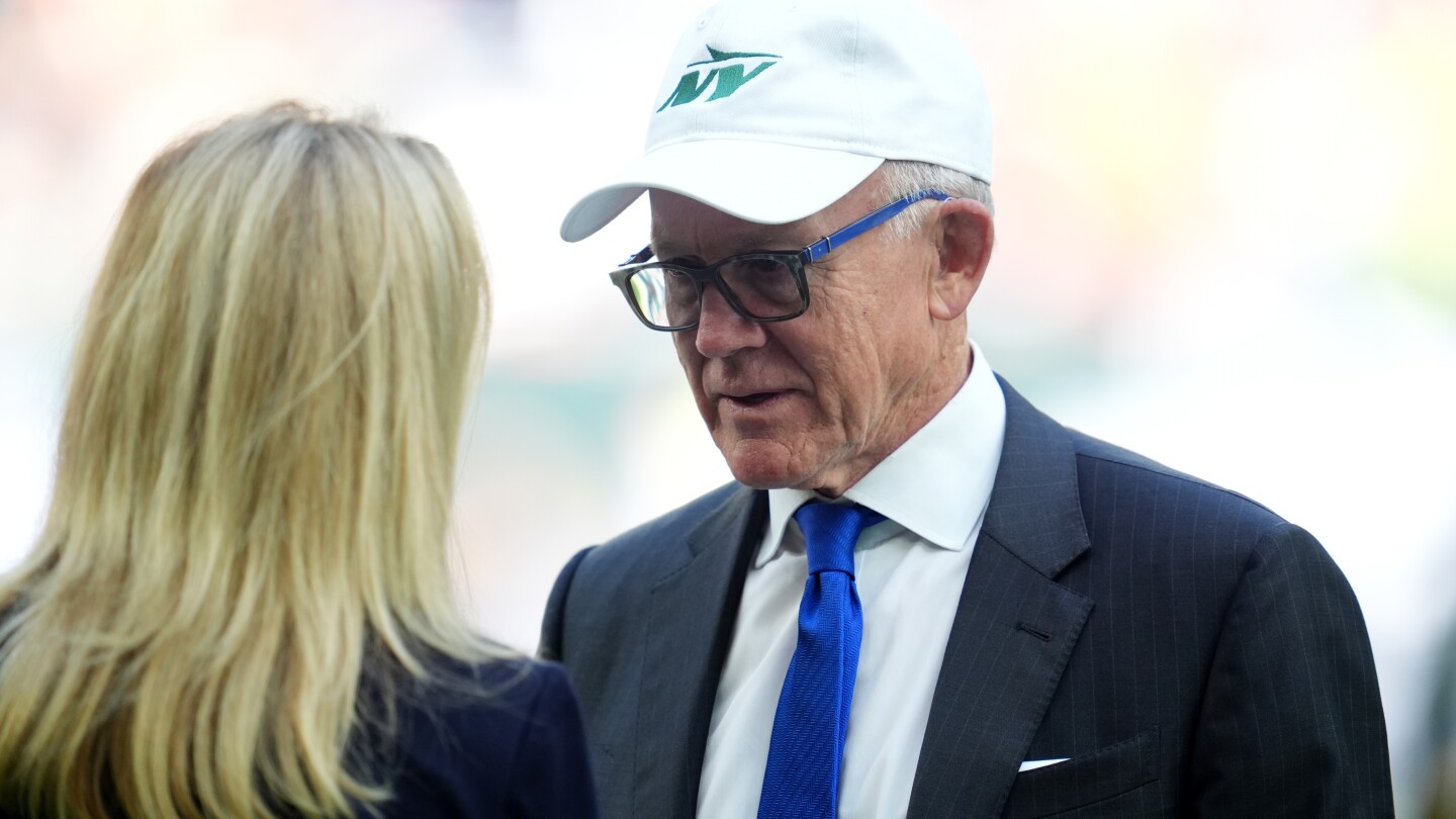 Woody Johnson's candid comments about QB Justin Fields are a bad look for G.M. Darren Mougey