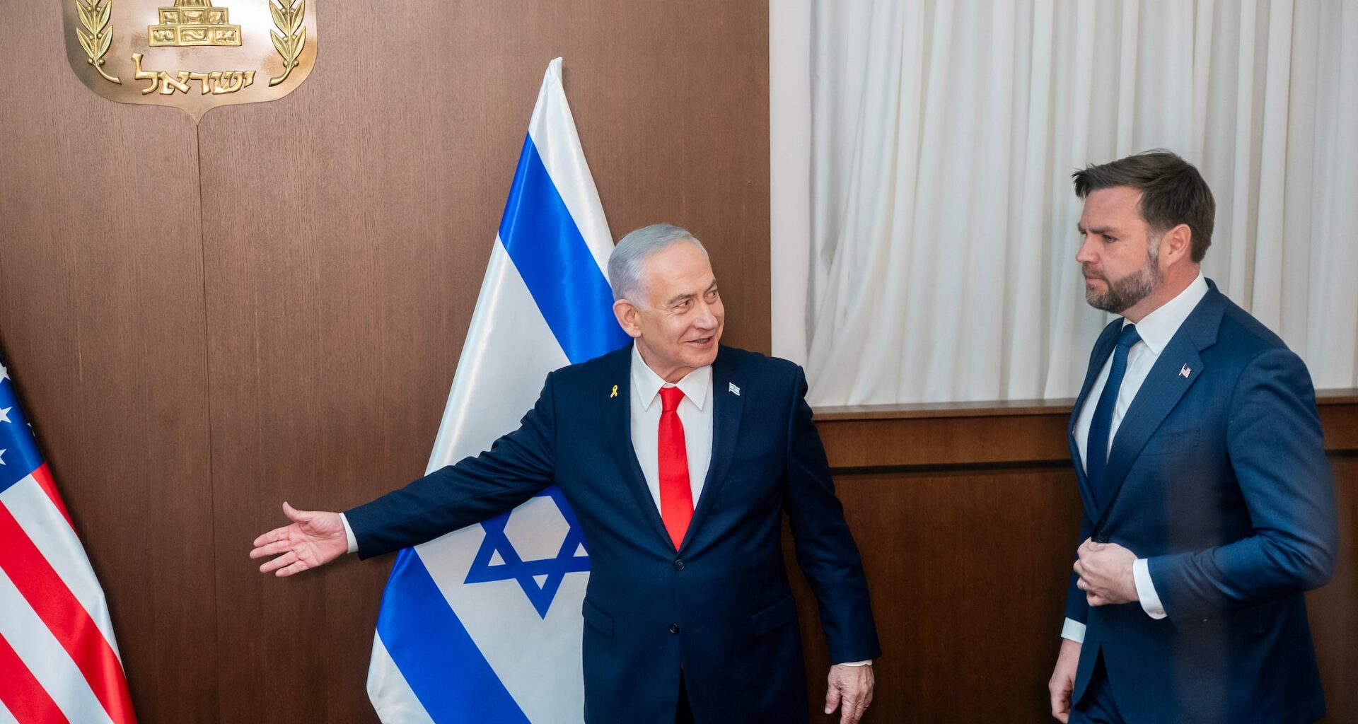 A photo of Netanyahu greeting Vance.