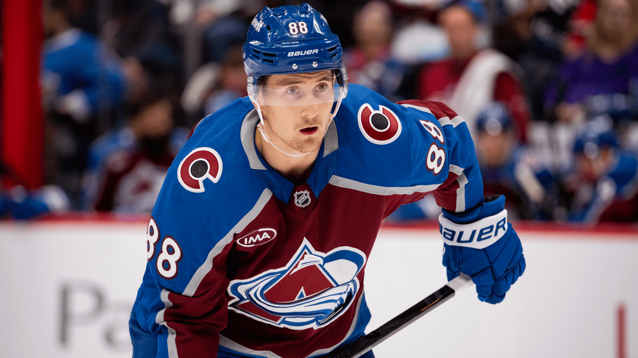Necas signs 8-year contract with Avalanche