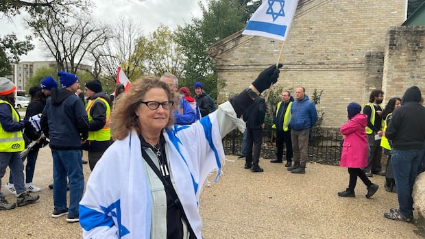 Walk brings Winnipeg's Jewish community together in support of Israeli people