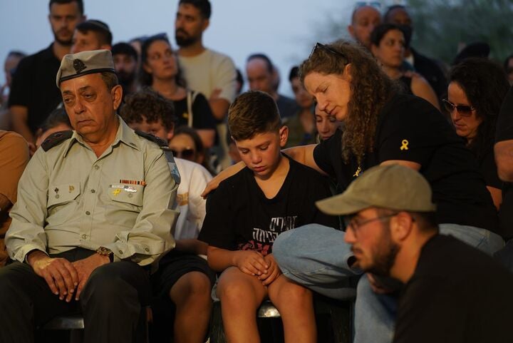 Slain hostage Tal Haimi laid to rest, some 2 years after wife symbolically buried his helmet