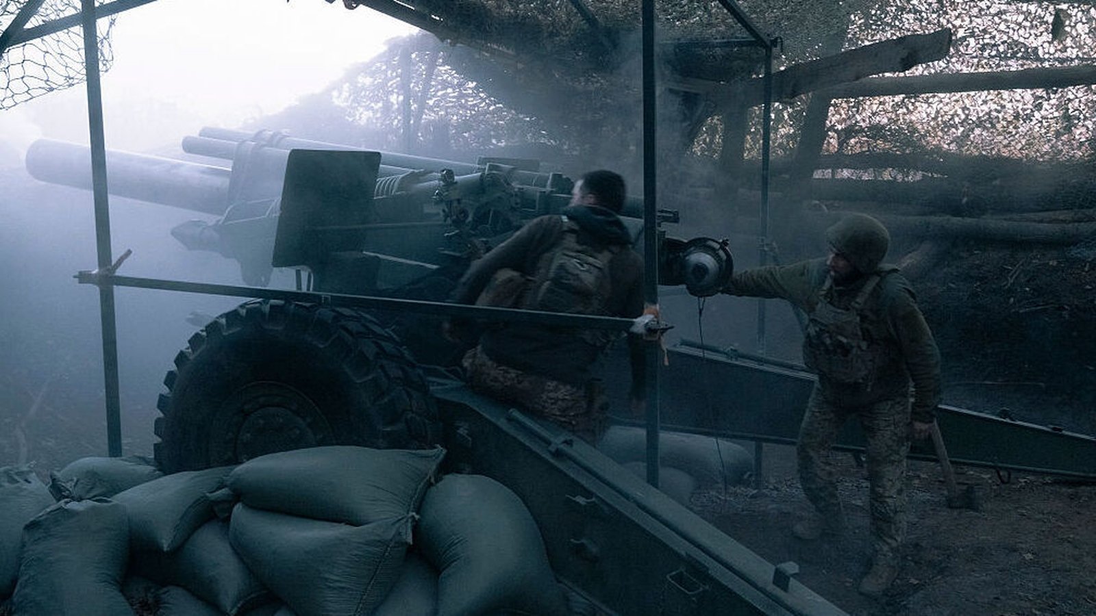 Ukraine sends special forces to embattled eastern city