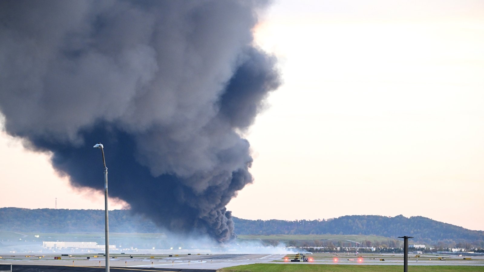 US firms ground MD-11 cargo planes after Kentucky crash