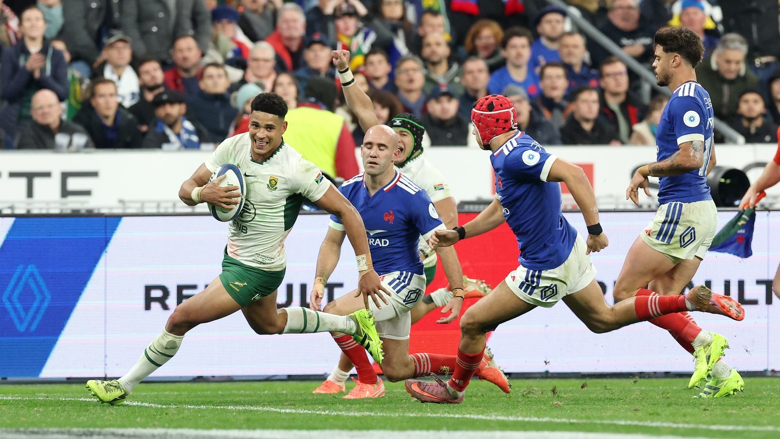 Fourteen-man South Africa dig deep to humble France