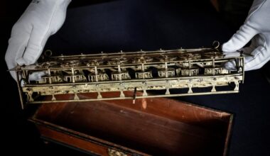 Christie's suspends sale of world's 'first calculator'