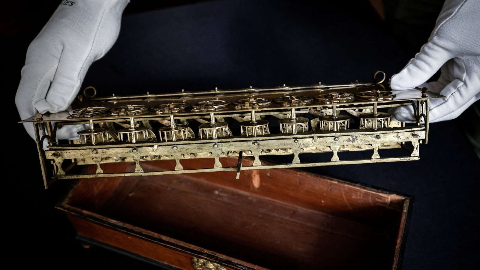 Christie's suspends sale of world's 'first calculator'