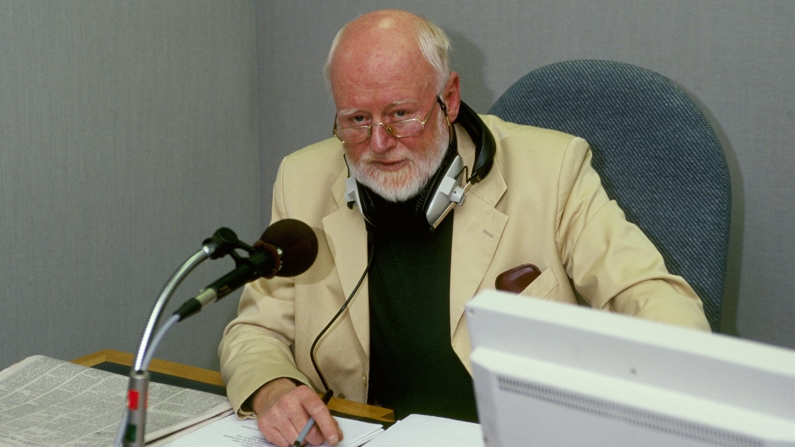 Former RTÉ broadcaster, author David Hanly dies aged 82