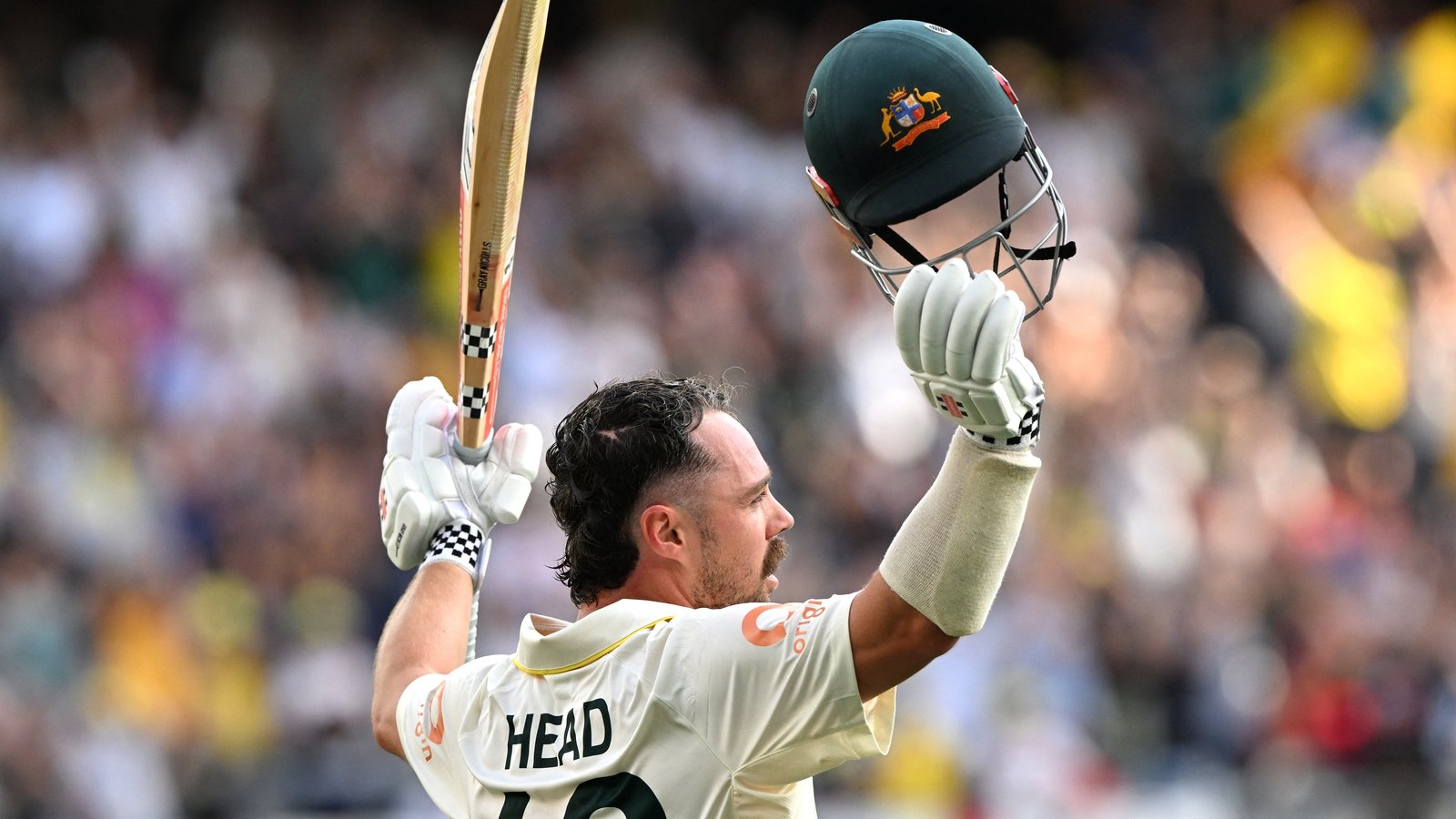 Australia beat England after chaotic opening Ashes Test