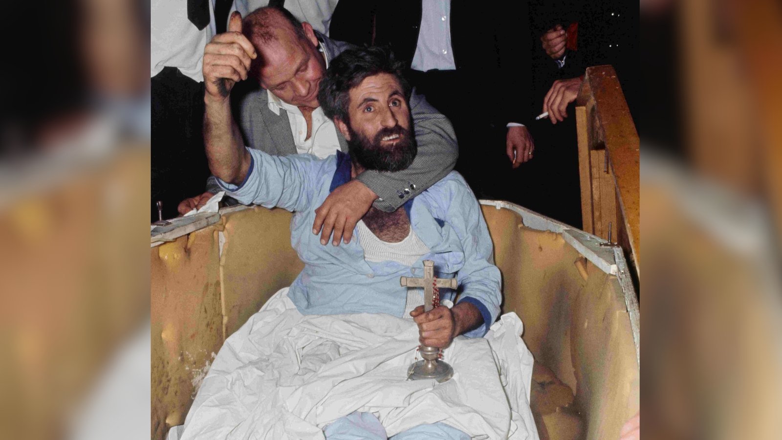 No riches for Irish man after buried alive stunt