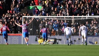 Jean-Philippe Mateta scores a penalty against Manchester United