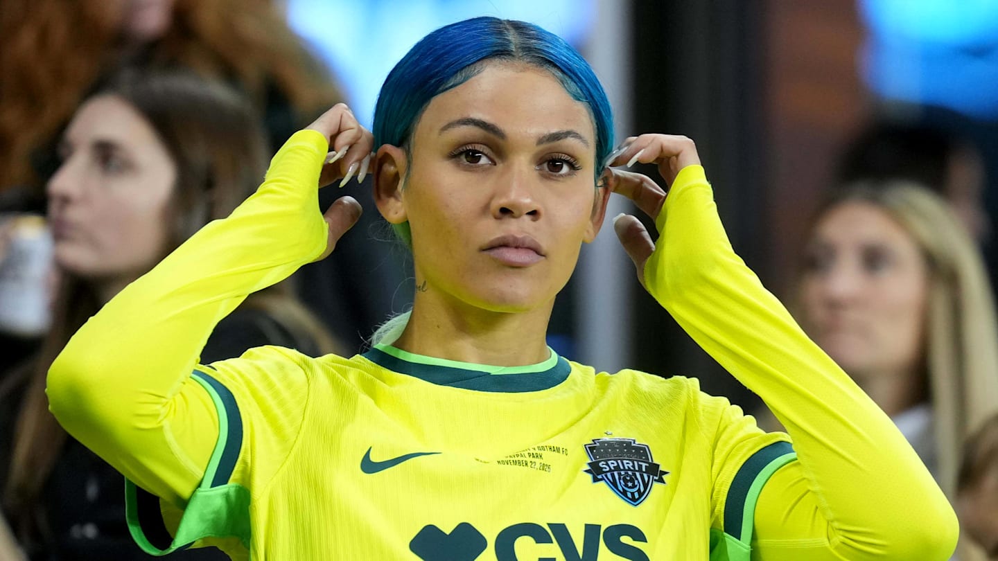 Trinity Rodman is in tears hugging bf Ben Shelton after NWSL Final loss