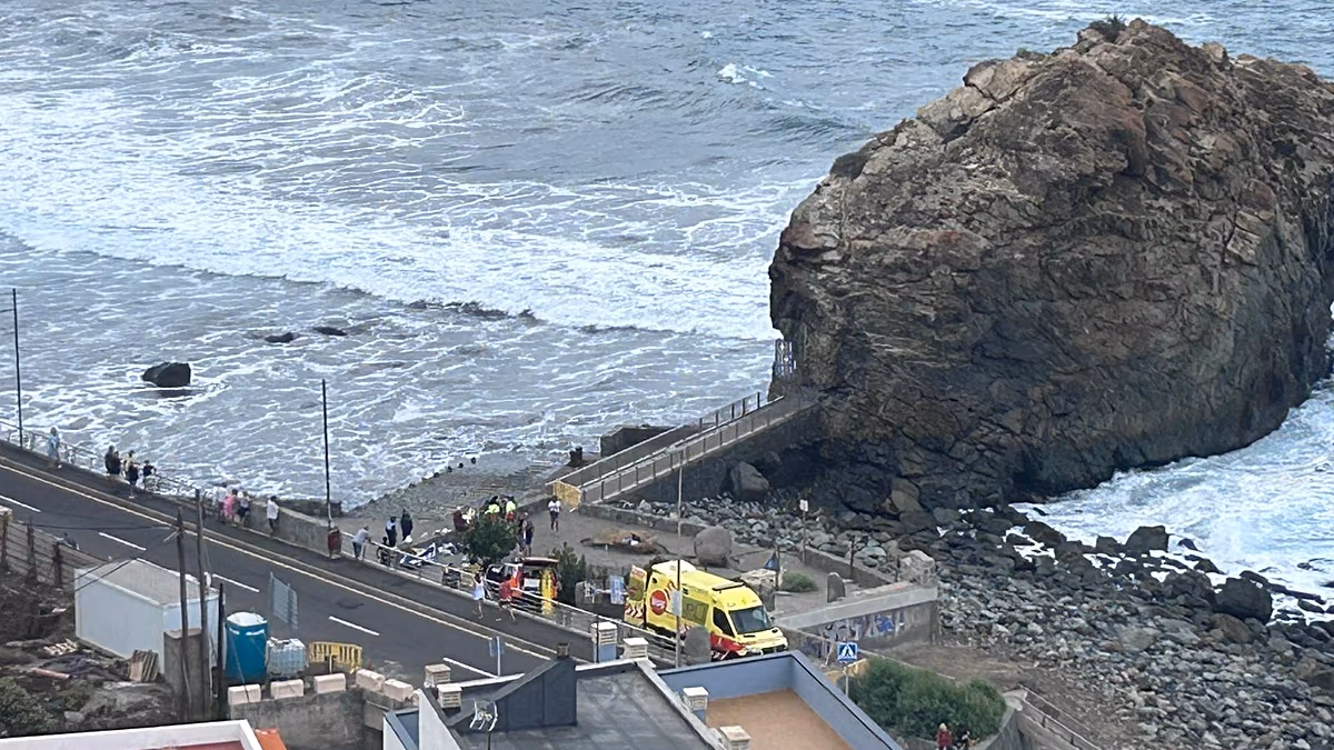 Three dead and 15 injured in Tenerife as bad sea conditions grip Spanish waters
