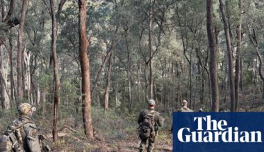 Victoria police re-enact single gunshot heard hour after Dezi Freeman fled into Porepunkah bushland | Porepunkah shooting