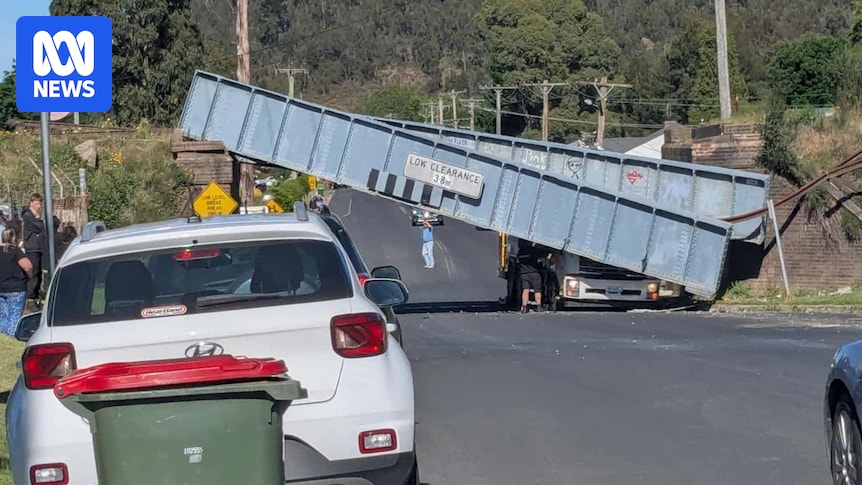 Passenger trapped after truck crashes into bridge in Lithgow
