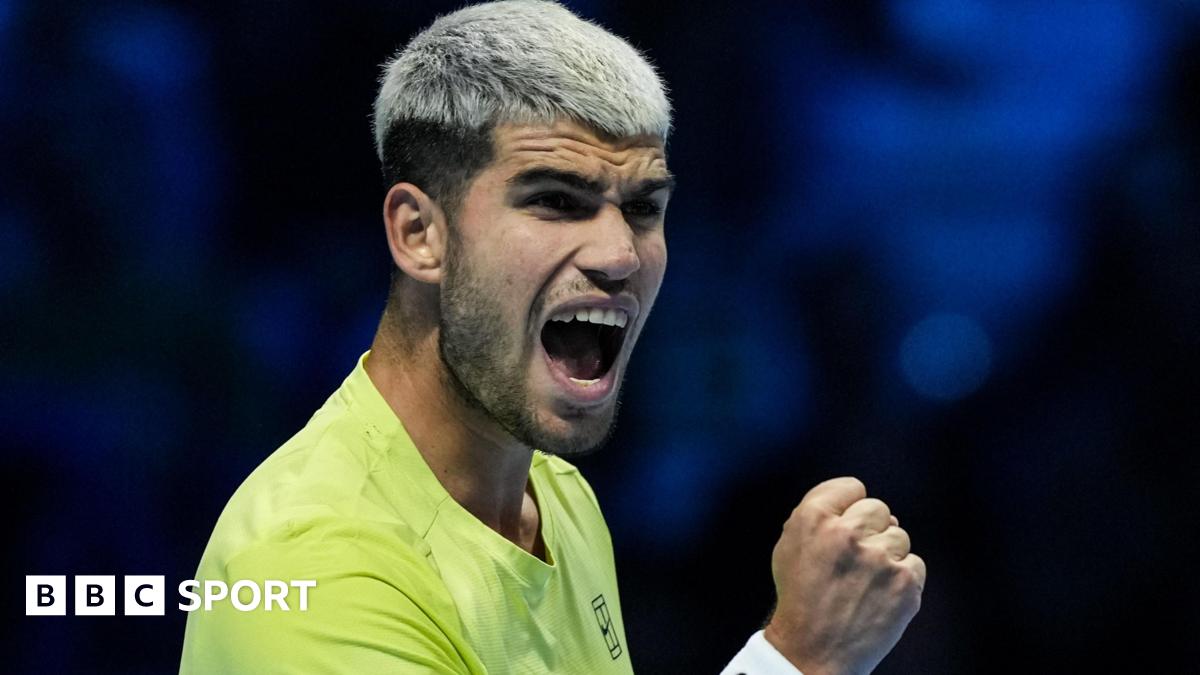 Carlos Alcaraz clenches his fist in celebration after beating Lorenzo Musetti