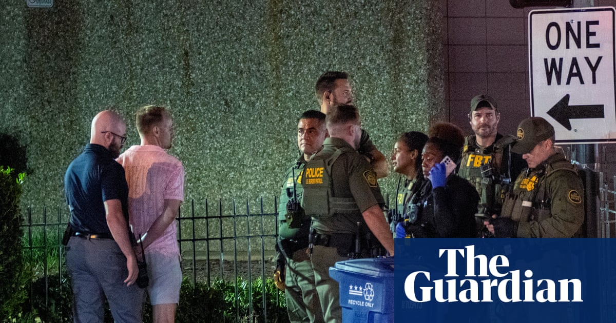 Man who threw sandwich at US federal agent found not guilty of assault | US news
