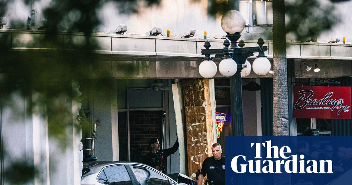 Car fleeing police slams into bar in Tampa, killing 4 people and injuring 11 | Tampa