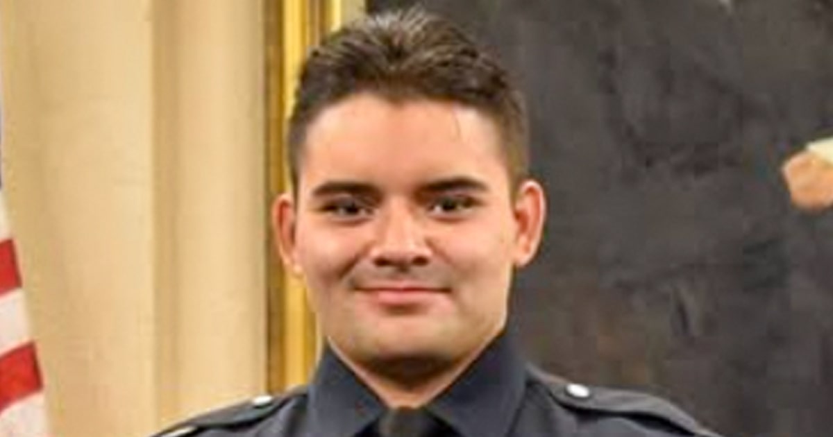 Man kills Florida deputy with his own weapon during traffic stop, police say