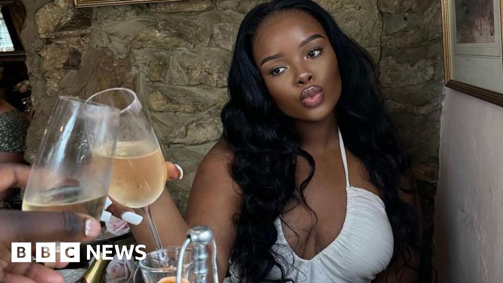 Why women are hiding their boyfriends on social media