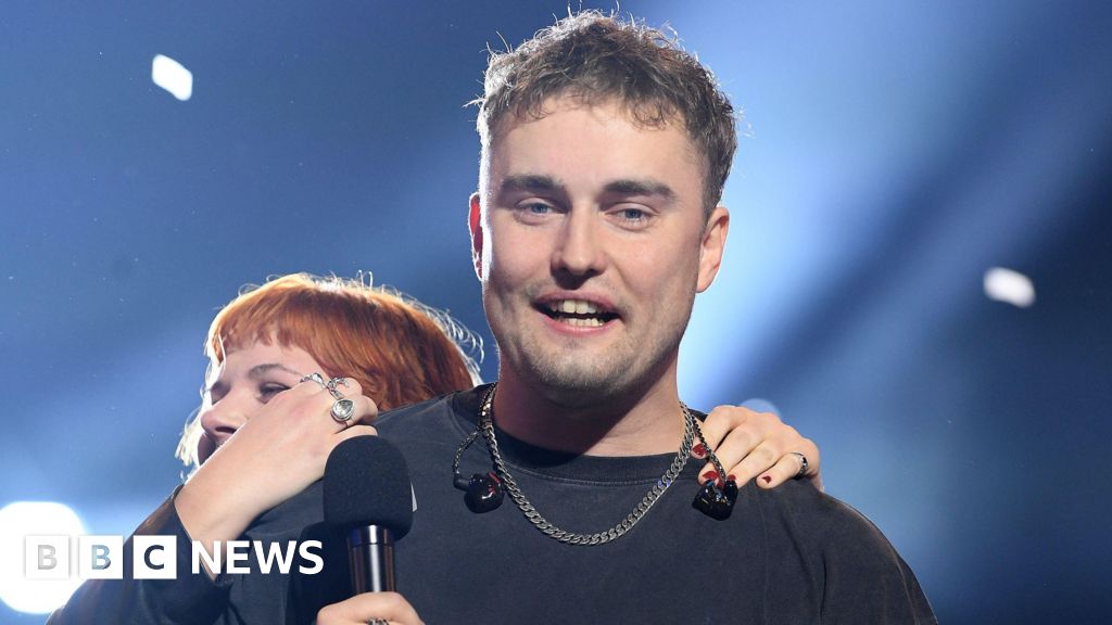 Sam Fender gives £25,000 Mercury Prize winnings to small music venues