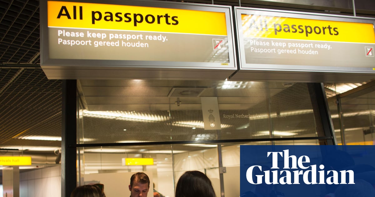 Putin opponents criticise EU ban on multi-entry visas for Russians | European Union