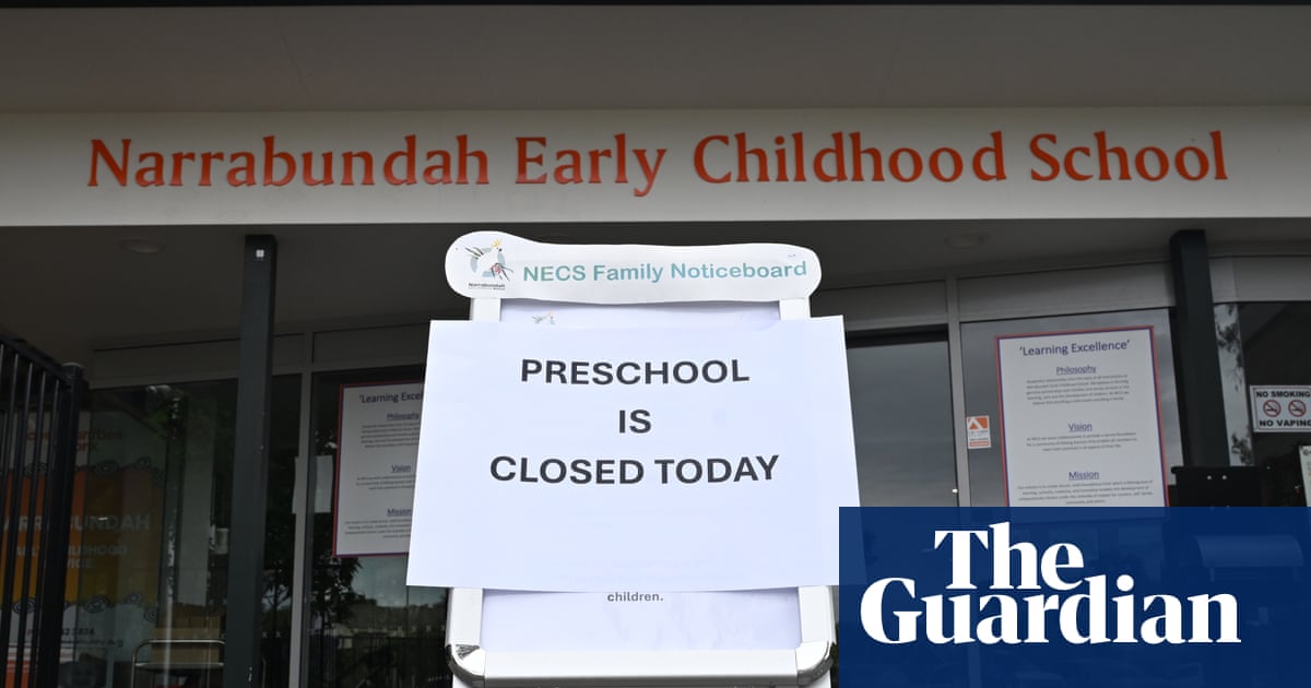 Multiple ACT schools shut after alert over asbestos in coloured sand products | Asbestos