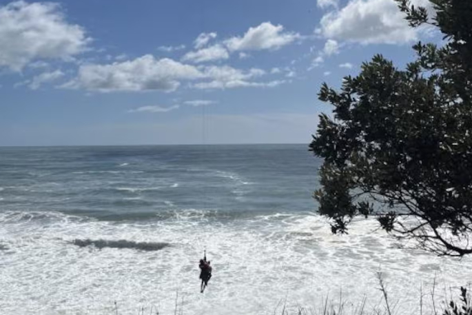 SunLive - Helicopter winches three in Whiritoa Beach rescue
