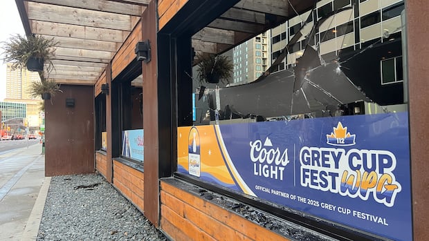 Downtown Winnipeg restaurant and bar damaged in morning fire