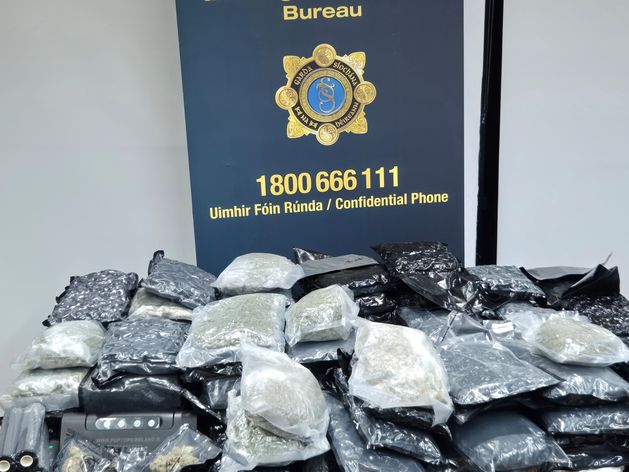 Two men and three women arrested following seizure of cannabis and cocaine worth €2.1m