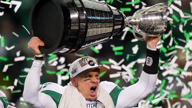 Roughriders force late goal-line fumble, beat Alouettes for 5th Grey Cup title