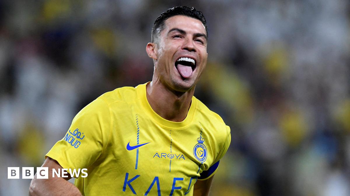 An employee of Severn Trent holds a soiled wet wipe in front of a pile of wet wipes.
