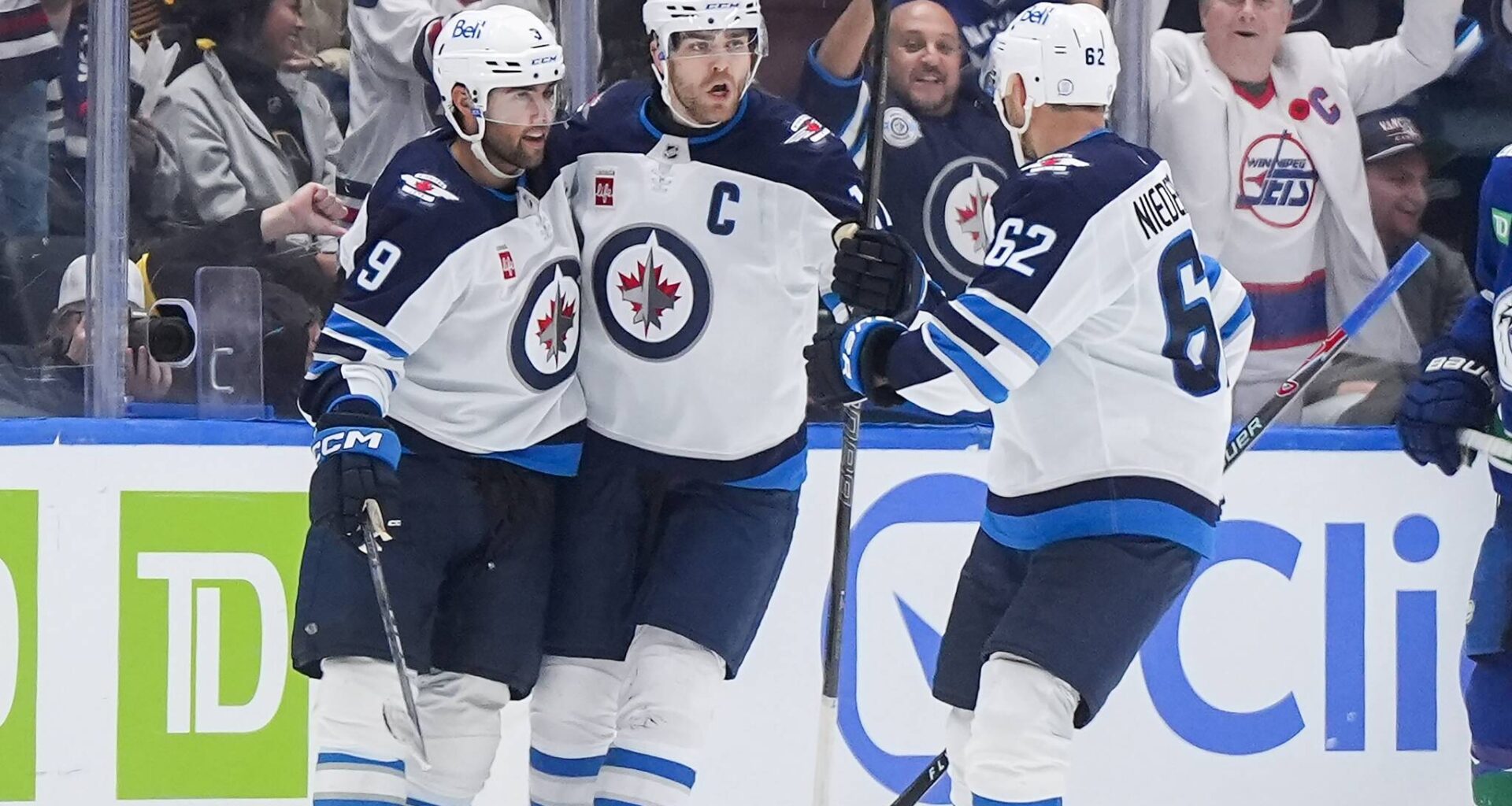 Heart-and-soul Lowry signs five-year extension with Jets – Winnipeg Free Press