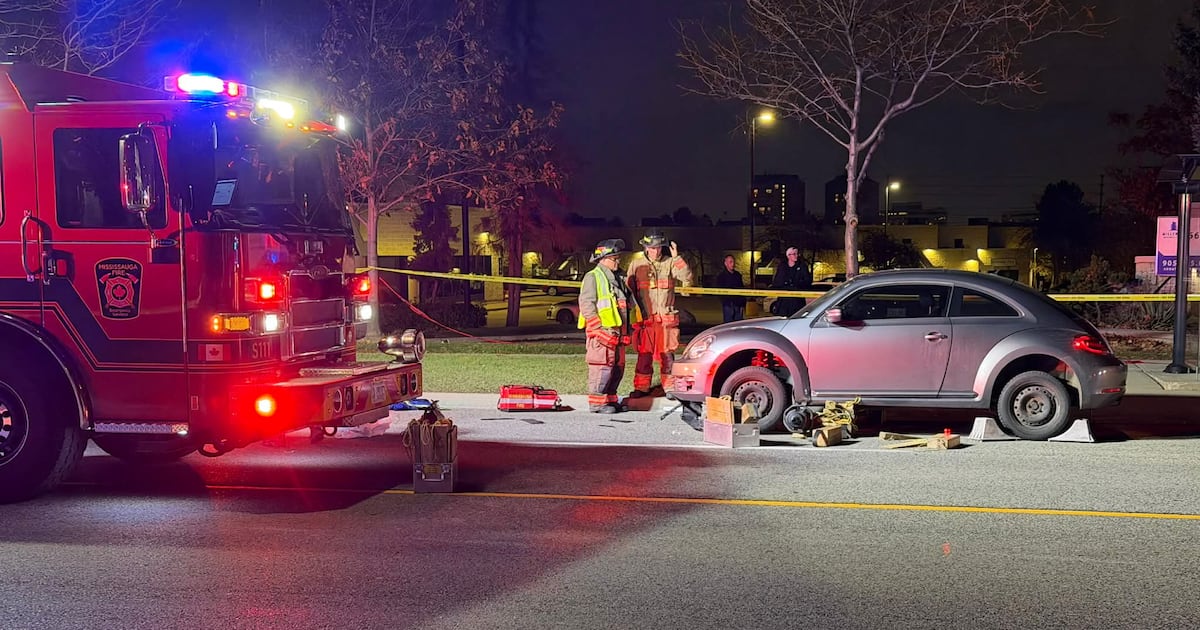 Boy dead, man critical folowing Missisauga crash