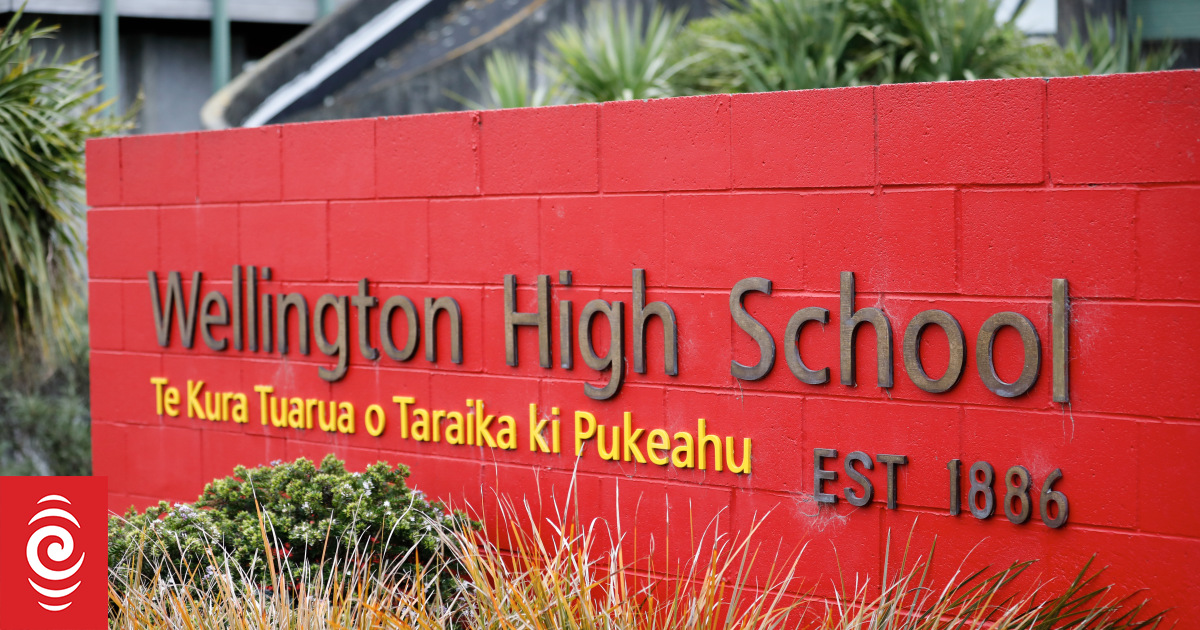 Burst water pipe closes Wellington High School