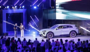 Heritage meets high-tech: two generations of Cayenne dazzle in Dubai