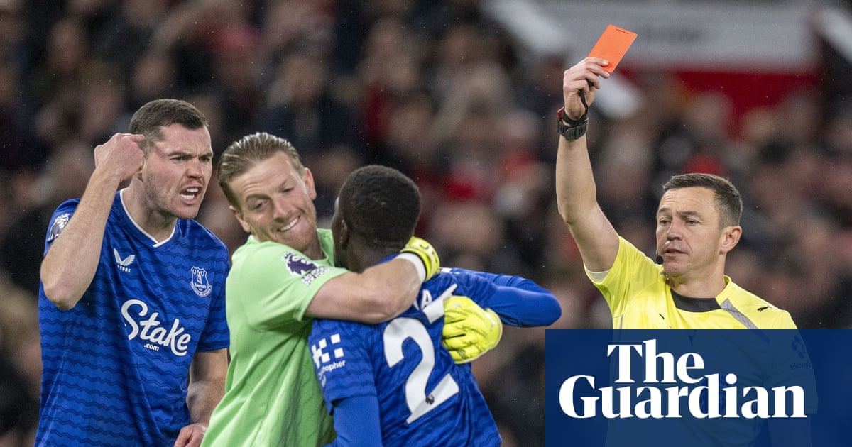 Everton brush off bizarre Gueye red card to beat lethargic Manchester United | Premier League