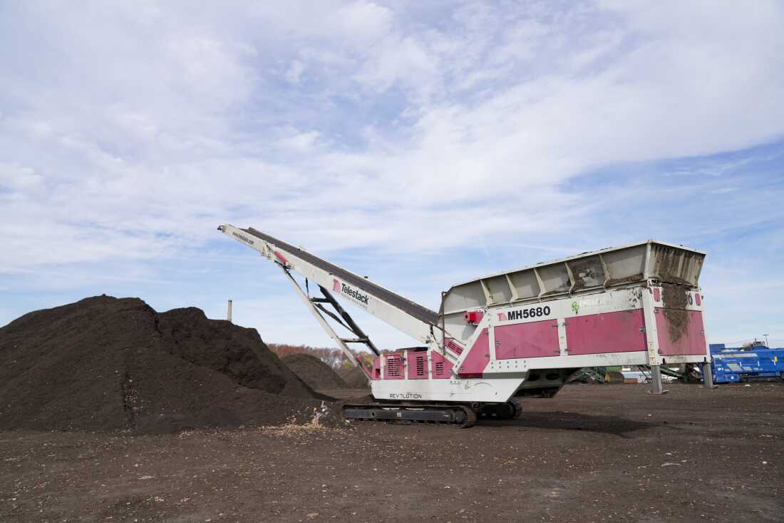 A compost facility in Staten Island, New York aims to repurpose the city's food scraps and yard waste into fertilizer.
