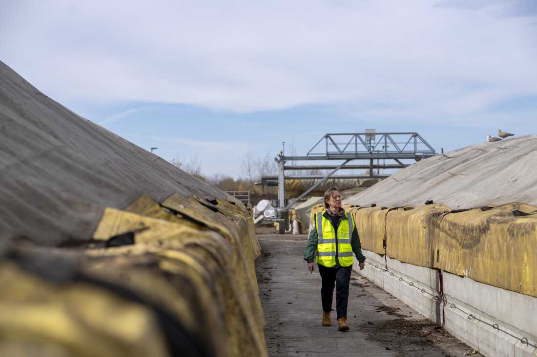 A compost facility in Staten Island, New York aims to repurpose the city's food scraps and yard waste into fertilizer.