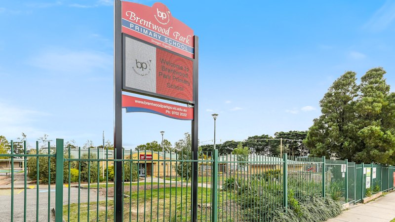 Brentwood Park and Kambrya College locked down after 8yo stabbed