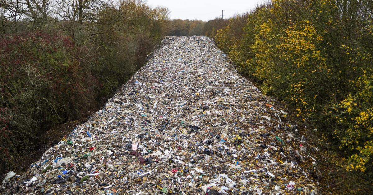 Mountain of waste near A34 an 'environmental emergency'