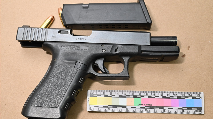 5 arrested, including three youths, at Cambridge Mall for robbery