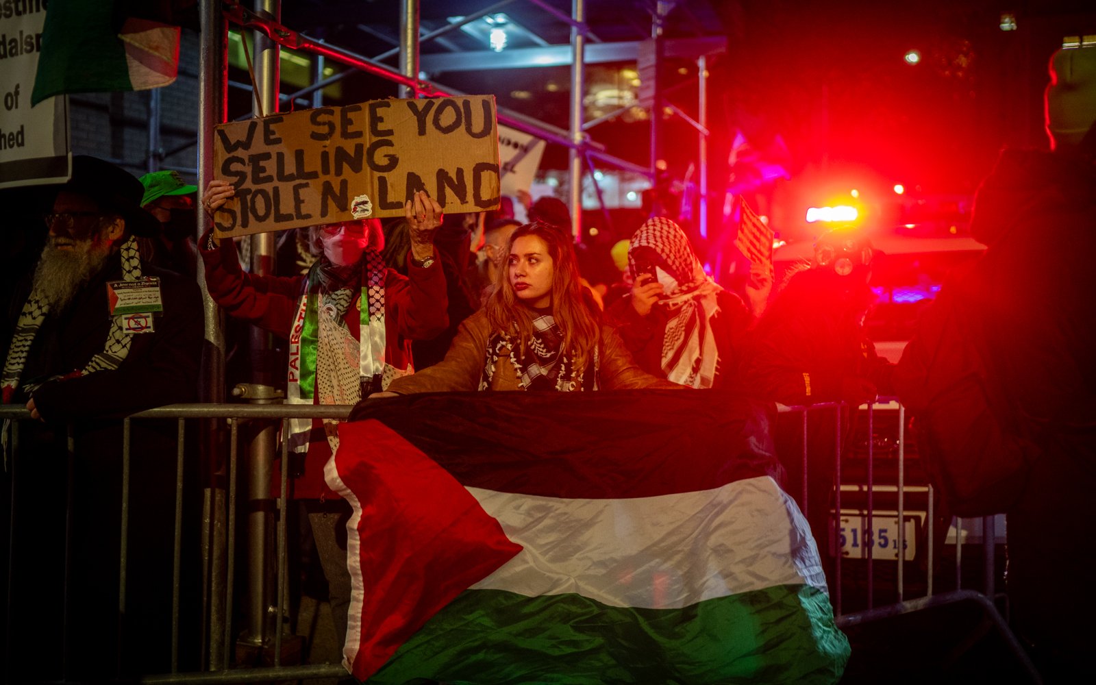 Anti-Zionist protesters chant 'Death to the IDF' at New York City synagogue