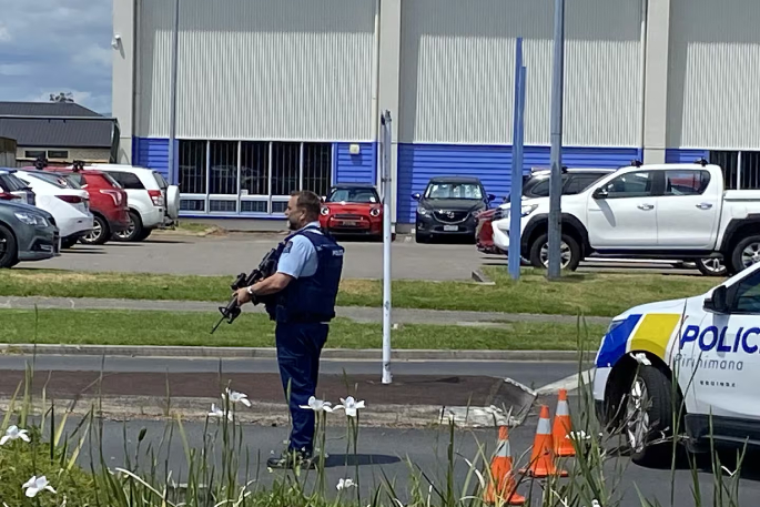 SunLive - Person arrested after lockdown in Katikati