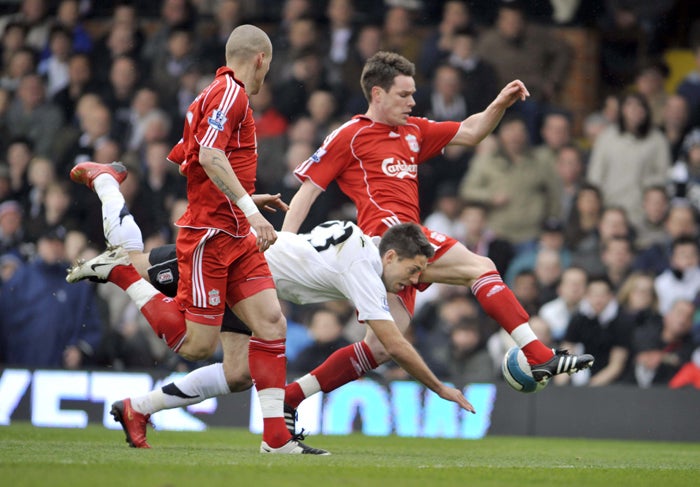 Finnan controls the ball in a 2008 match against Fulham