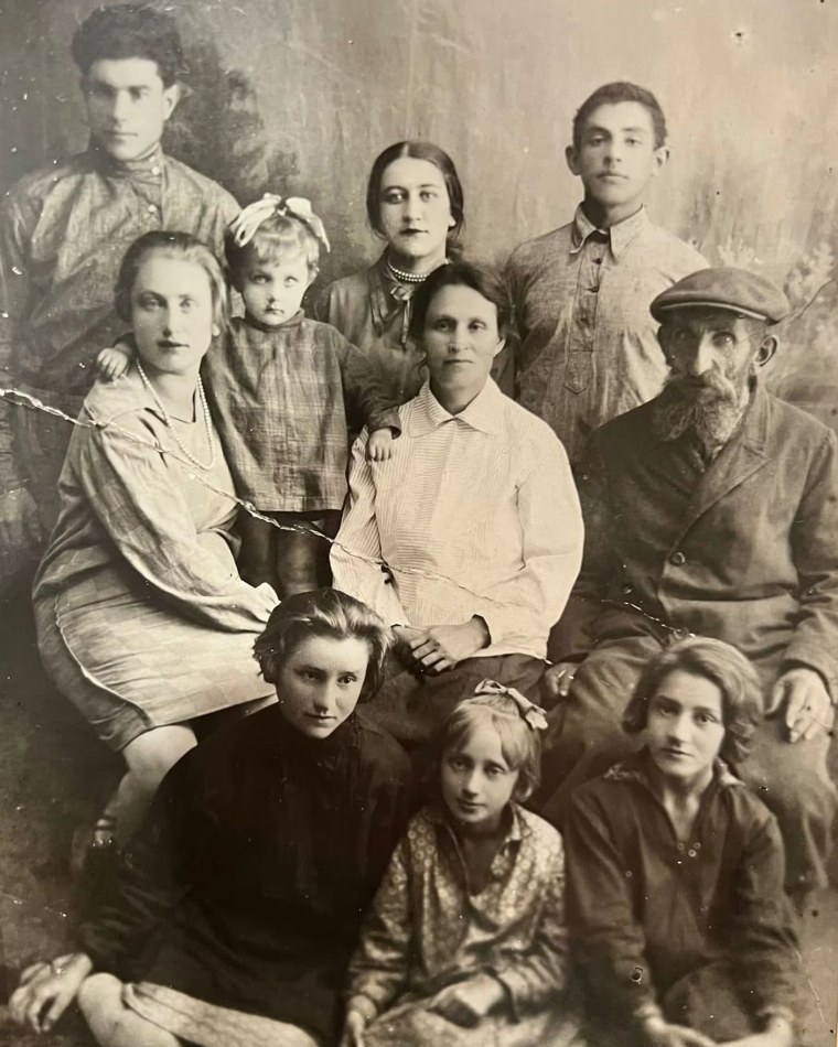 Back Row: Yuli Lobovskaya, Tsiliya Litvak, Yisroel (Yuri) Litvak 
Middle Row: Nina Loboskaya (nee Litvak), Riva Litvak (baby), Golda Litvak, Yosef Litvak 
Bottom Row: Manya Litvak, Basya Litvak, Klara Litvak