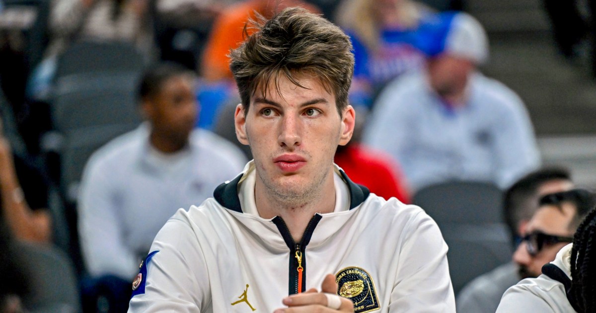 Olivier Rioux, world's tallest teen at 7'9", becomes the tallest college basketball player ever