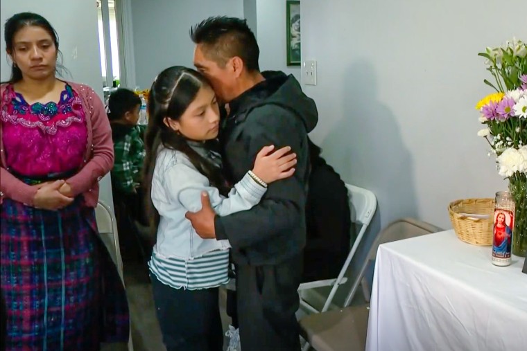 Mauricio Velásquez and daughters. 