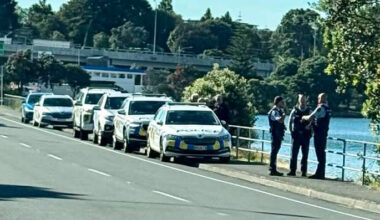 SunLive - Tauranga Police recovering body from water