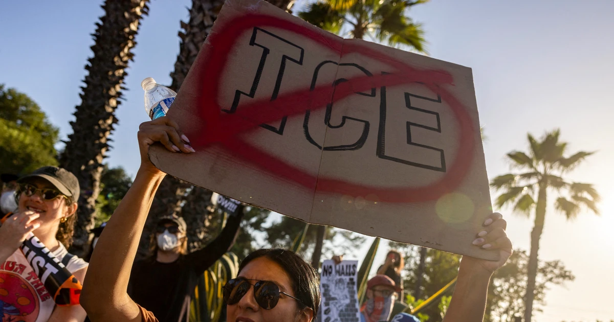 Hundreds around the country look for training in how to respond to immigration enforcement