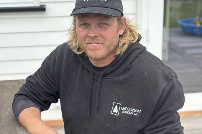 SunLive - Dad’s quick action saves swimmer at Pāpāmoa